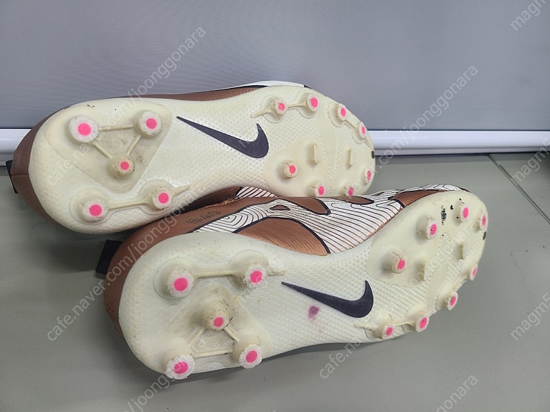 나이키 주니어 줌머큐리얼 아카데미 베이퍼15 235MM팝니다.--4