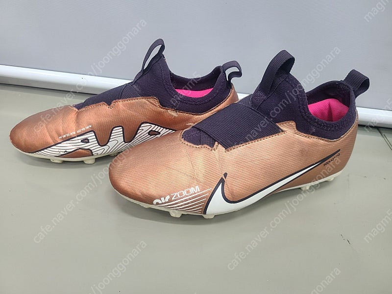 나이키 주니어 줌머큐리얼 아카데미 베이퍼15 235MM팝니다.--6