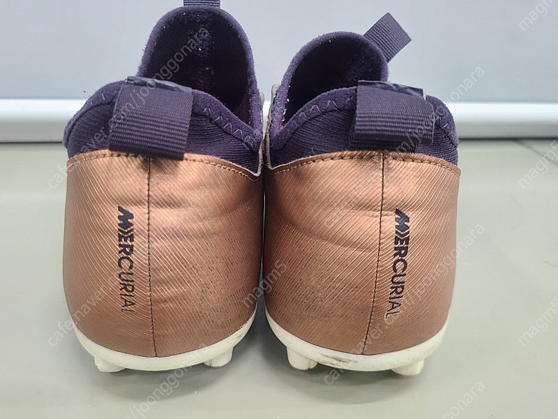 나이키 주니어 줌머큐리얼 아카데미 베이퍼15 240MM팝니다.--3