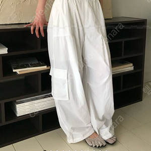 위아 러너카고 팬츠 화이트 새상품