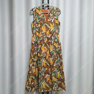 BCBG 비씨비지 플라워 민소매 플레어 나시 원피스