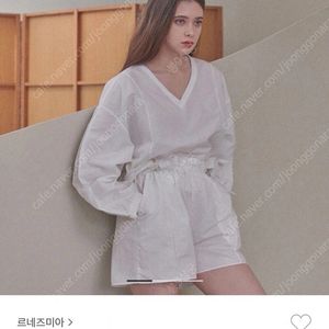 르네즈미아 나일론 맨투맨 아이보리