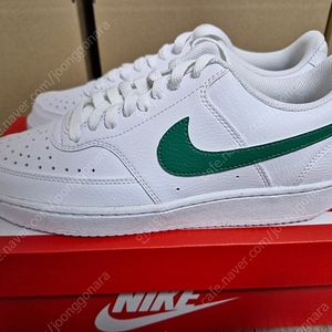 나이키 코트 비전 로우 넥스트 네이처 (255)