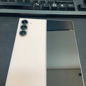 갤럭시Z폴드6 핑크 256GB 보험처리 미사용 새것같은 중고100만팜