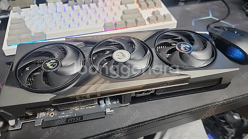 MSI 지포스 RTX 5070 게이밍 트리오 OC D7...--0