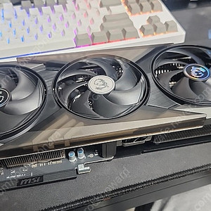 MSI 지포스 RTX 5070 게이밍 트리오 OC D7 12GB 트라이프로져4 팝니다
