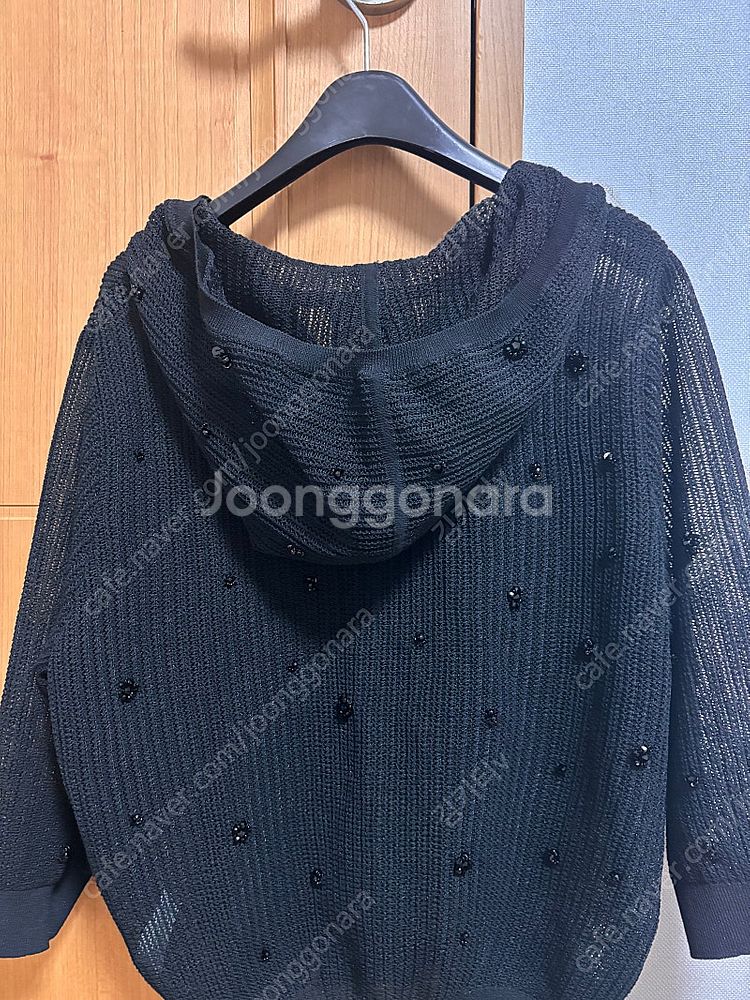 한섬 랑방 비즈 시퀸 후드 가디건 블랙색상--2