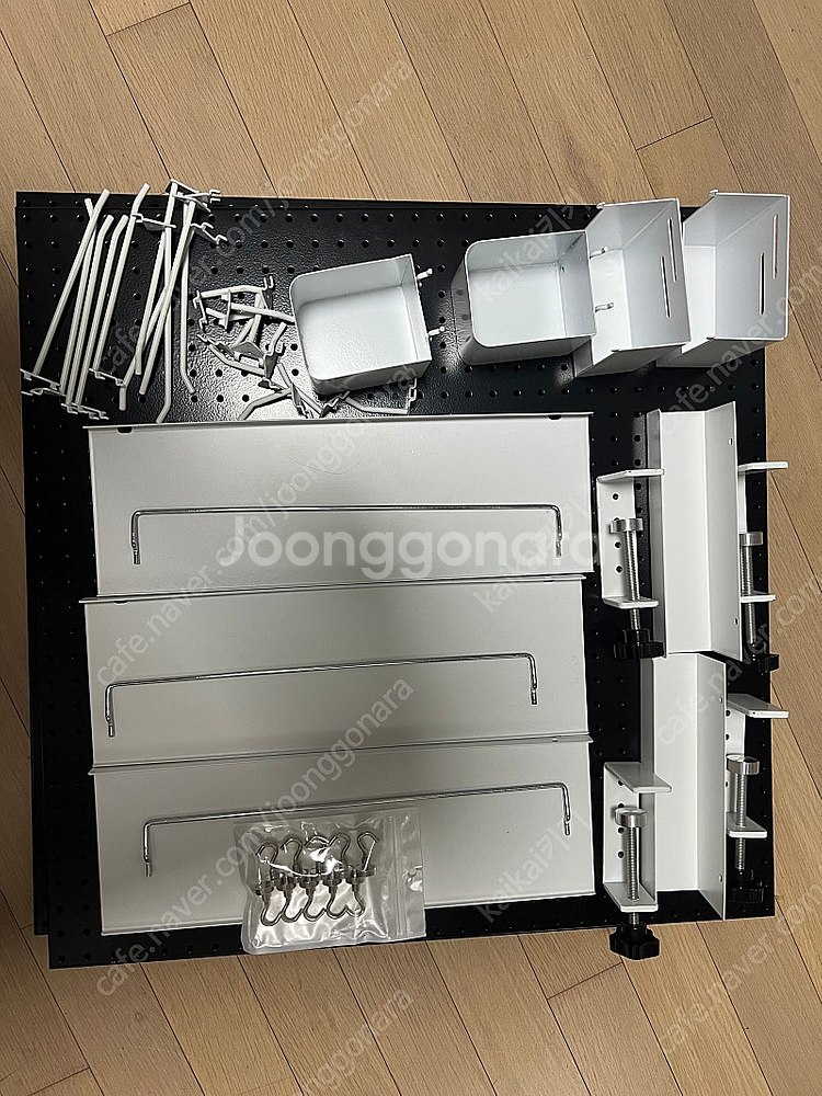 타공판 600*600 2개+악세사리29개+클램프형 브라켓 4개 팝니다--1