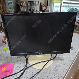 컴퓨터 i7 본체와 모니터