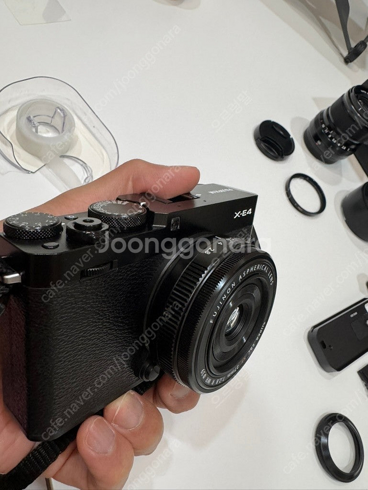후지필름 X-E4 카메라와 렌즈 두 개 판매 (xf27...--9