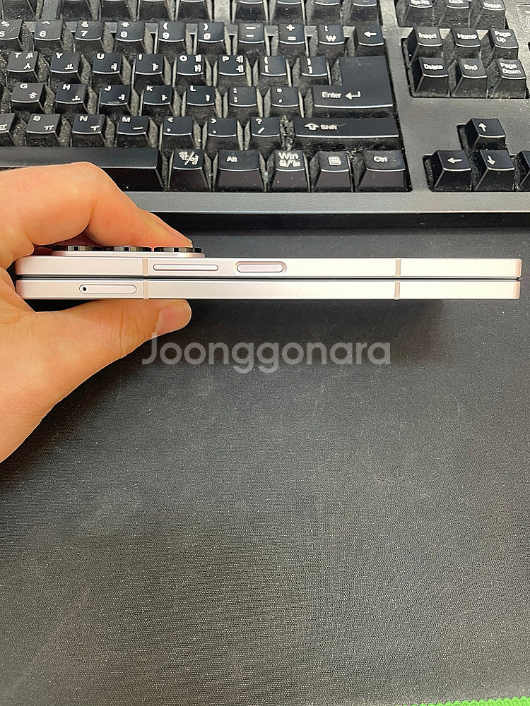 갤럭시Z폴드6 핑크 256GB 보험처리 미사용 새것같은...--4