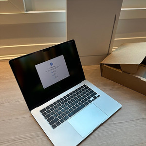 맥북에어 15인치 M3 16기가 256GB 실버 / 애플케어플러스 28년 1월 / 배터리 효율 100% 풀박스 판매