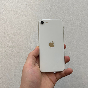 아이폰SE3 화이트 64GB 배터리94% 상태좋은 중고23만팝니다.