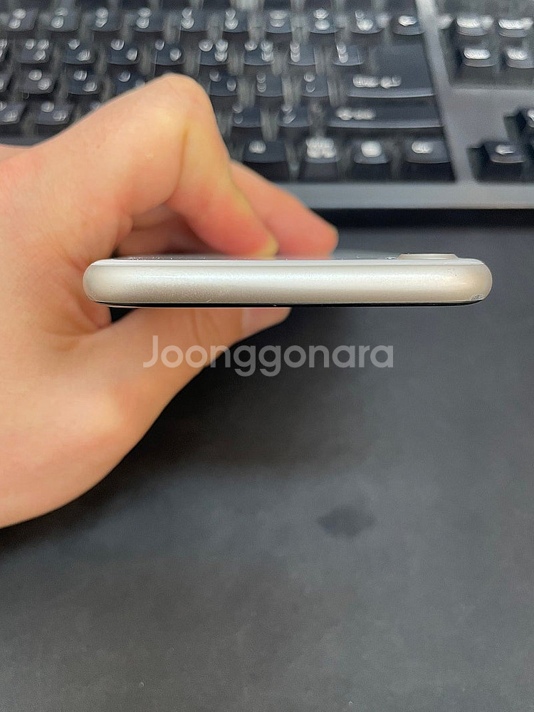 아이폰SE3 화이트 64GB 배터리94% 상태좋은 중고...--3