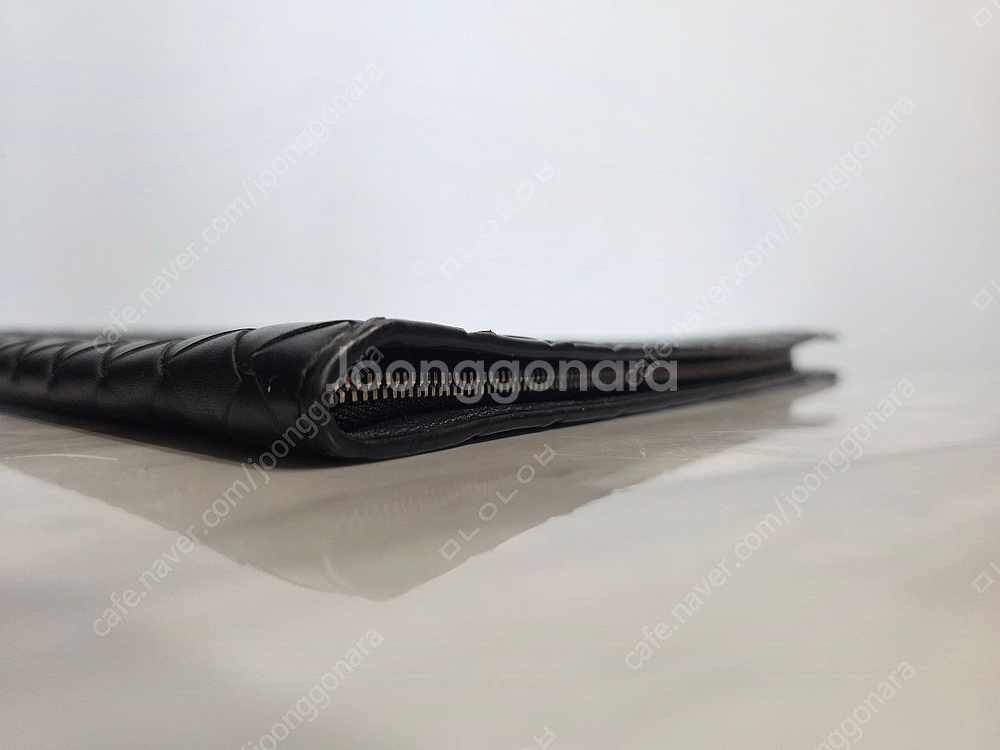 보테가베네타 하프지퍼 클러치 블랙--5