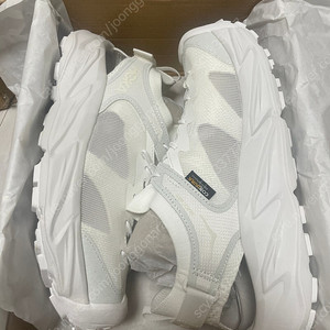 신품 호파라2 크림 팝니다. 샌들