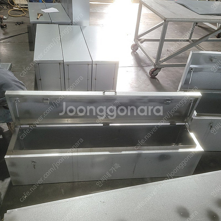 1톤화물차공구함(중고가격으로 새제품판매)--0