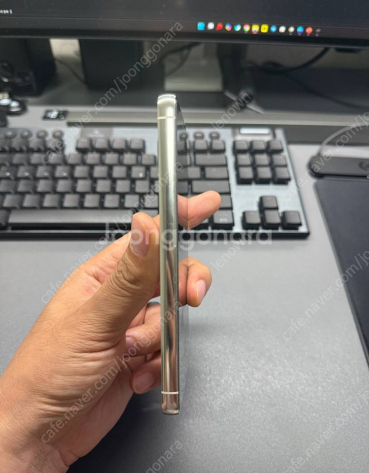 갤럭시s23 팔아요. 크림색상 256G 완전깨끗해요.--2