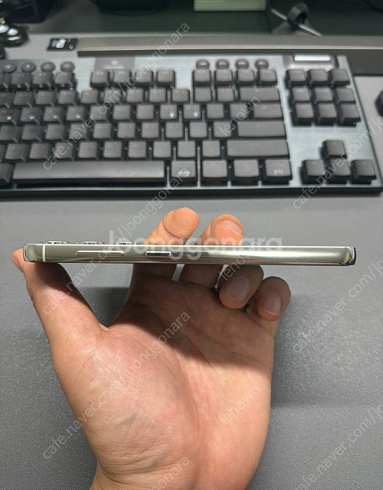 갤럭시s23 팔아요. 크림색상 256G 완전깨끗해요.--4