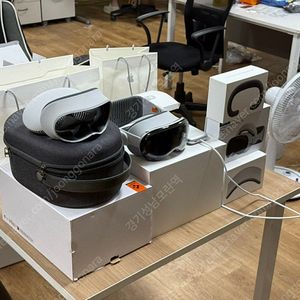 애플 비전프로 판매합니다. 애케플 27년 1월까지, 급처 / 구매일 얼마안된 컨디션 좋은제품 / 구성품 기본 외 +a 많습니다.