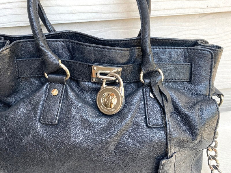 [정품] 마이클코어스 블랙 가죽가방 팔아요--1