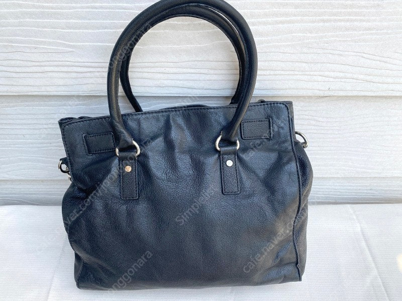 [정품] 마이클코어스 블랙 가죽가방 팔아요--2