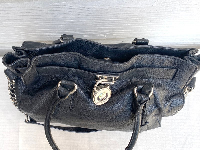 [정품] 마이클코어스 블랙 가죽가방 팔아요--4