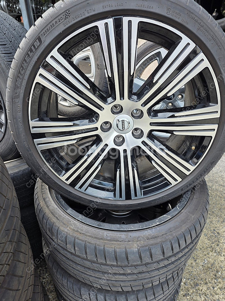 볼보 S90 B5 인스크립션 20인치 휠타이어--0
