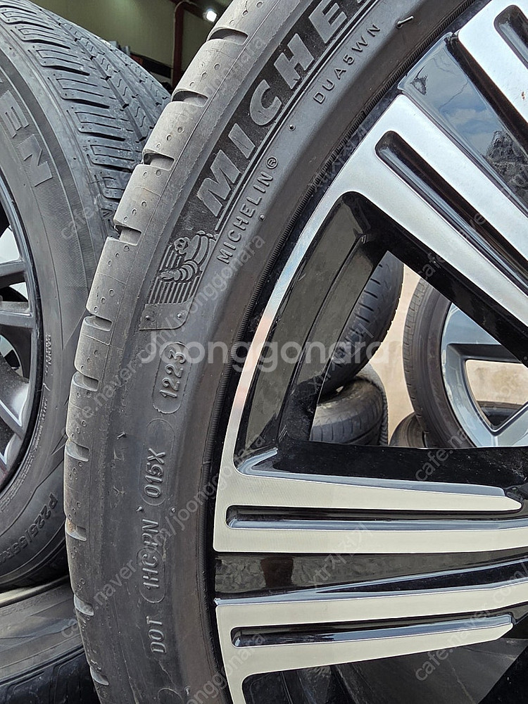 볼보 S90 B5 인스크립션 20인치 휠타이어--1