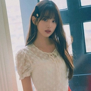 (25년구매 새상품) 로라로라 장원영 플라워 셔링 원피스