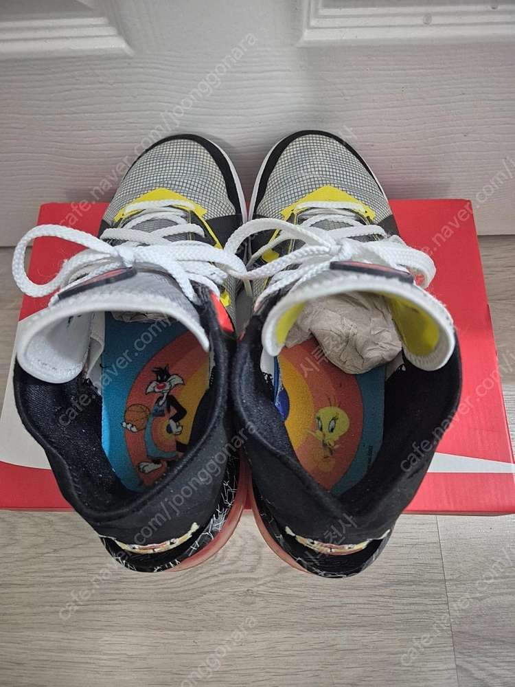 나이키 르브론 18 로우 Sylvester vs Tweety 265MM 이미지