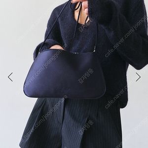 릴리코츠 미니 새틴백 네이비