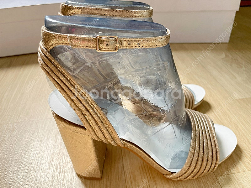 [새상품] ALDO 알도 골드 스트랩 샌들 파티룩--0