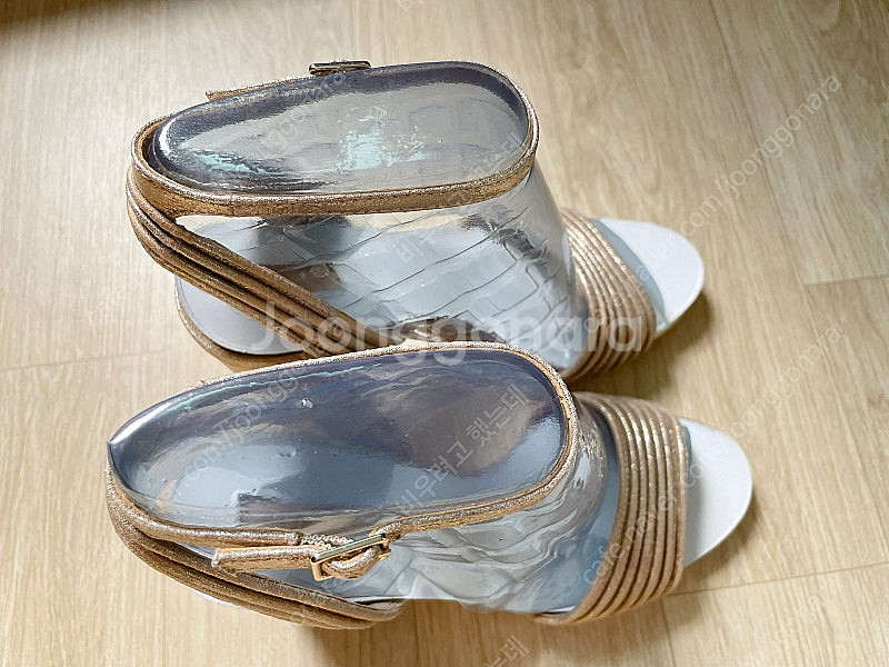 [새상품] ALDO 알도 골드 스트랩 샌들 파티룩--1