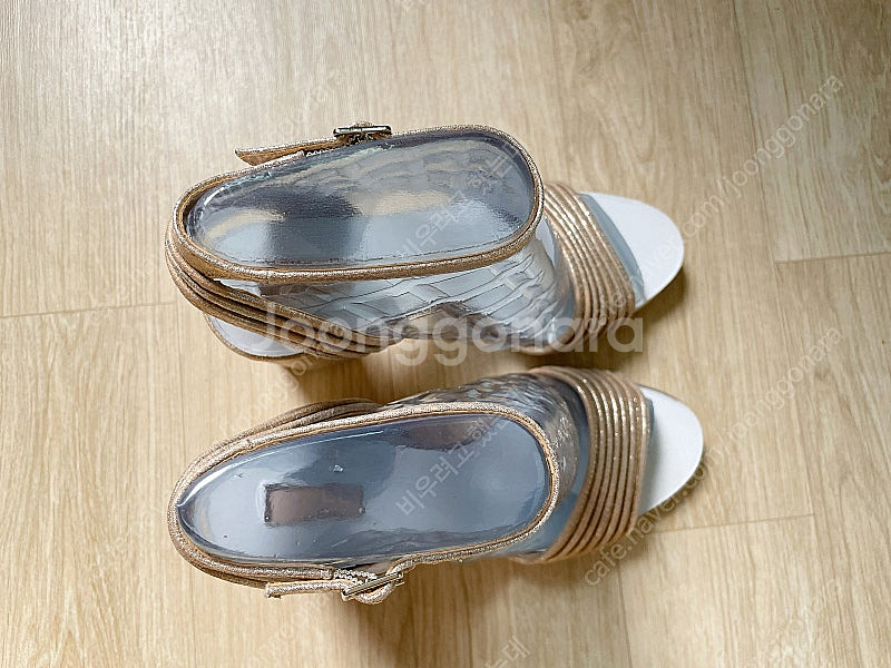 [새상품] ALDO 알도 골드 스트랩 샌들 파티룩--2