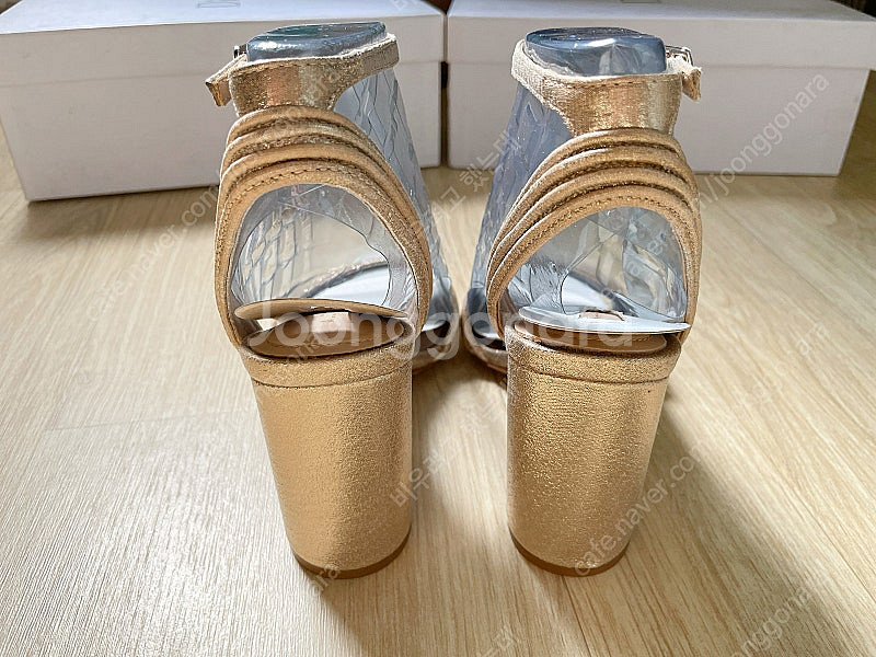 [새상품] ALDO 알도 골드 스트랩 샌들 파티룩--7