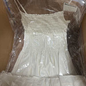 시에 밀로 스모크 셔링 드레스 크림(새상품)