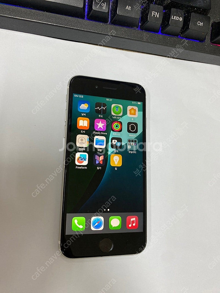 205194 아이폰SE2 화이트 액정SS급 64GB 무...--1
