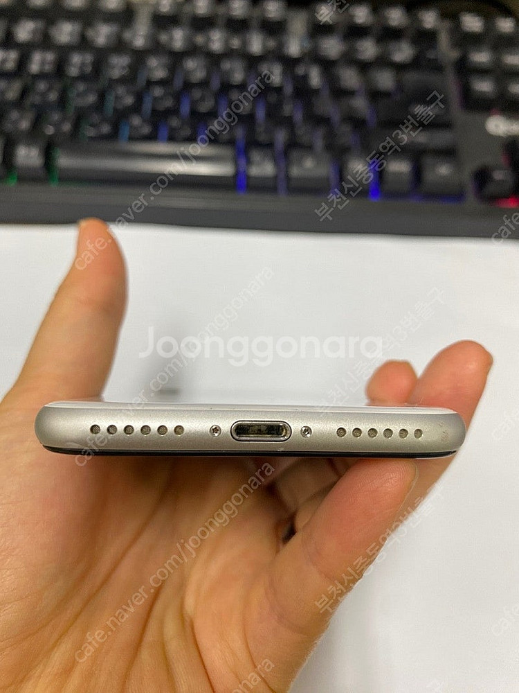 205194 아이폰SE2 화이트 액정SS급 64GB 무...--6