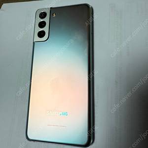갤럭시 S21+ 256GB 팝니다. 파손X 깔끔한 수준 (아주 약한 잔상있음)