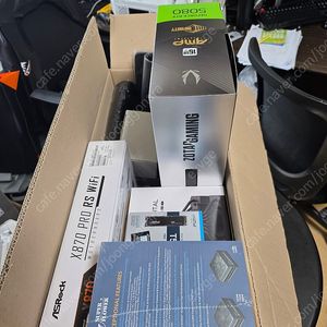 조택 GAMING 지포스 RTX 5080 AMP Extreme Infinity D7 16GB 팝니다