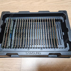 데스크탑용 메모리 램 DDR4 8GB 20개 개당1.5만~1.8만 (2400~3200 MHz) 팝니다.