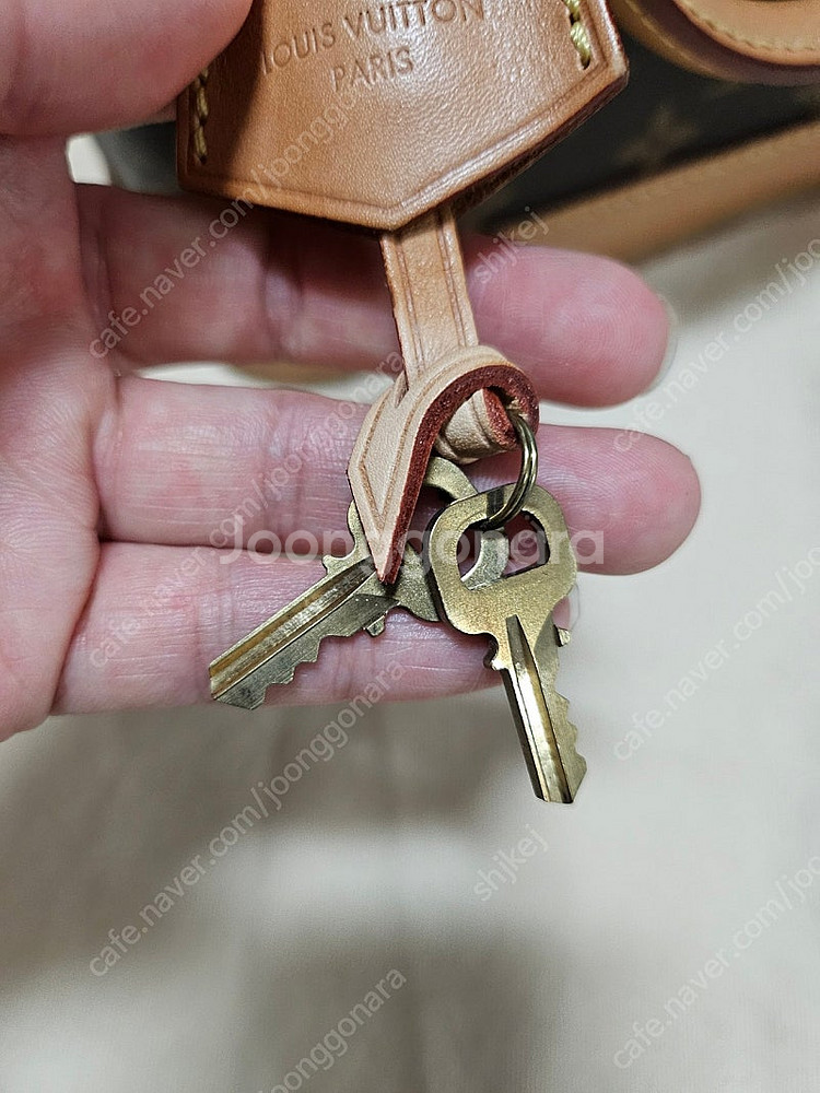 루이비통 알마bb 가방 판매해요--9