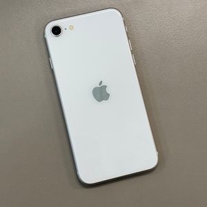 아이폰SE3 화이트색상 128용량 배터리84% 미파손 무잔상 A급 상태좋은단말기 23만 판매합니다