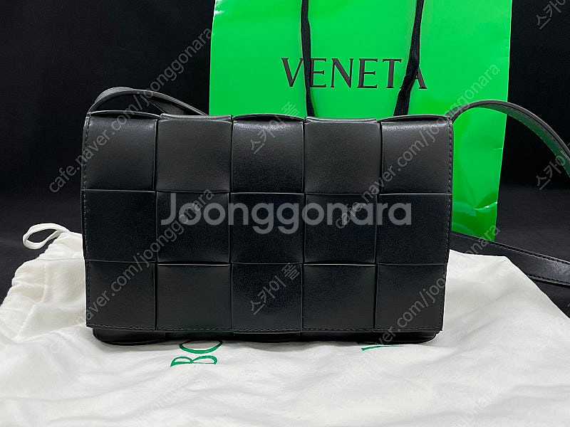 보테가베네타 카세트백 클래식 블랙--2