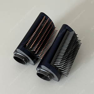 다이슨 스타일러 에어랩 브러쉬 두개 / 블루코퍼 색상 / 새 상품 / 브러시 개별 가능