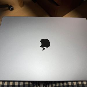 맥북 프로 16 M1 Pro 기본 모델 스페이스그레이 모델 판매합니다