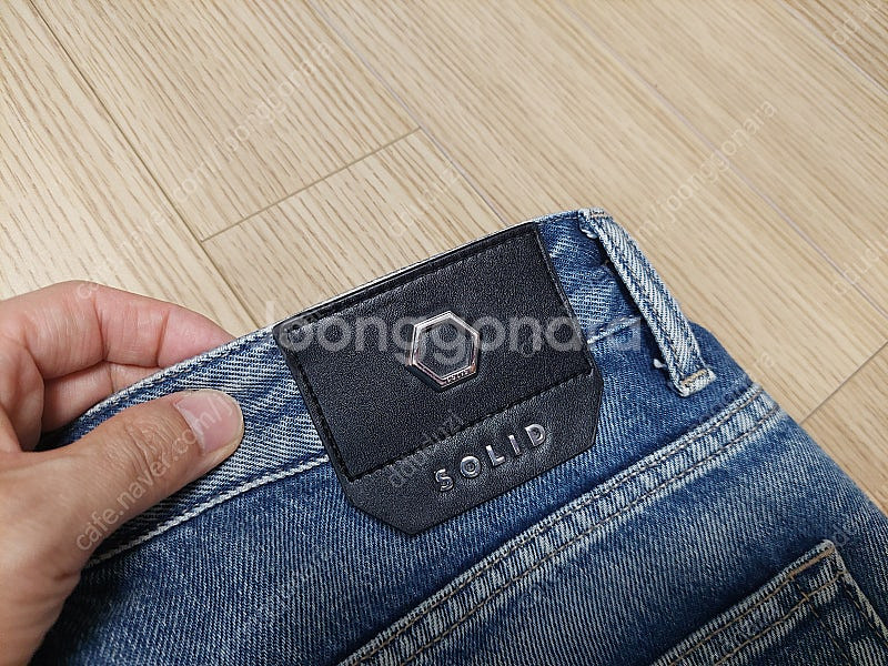 솔리드 옴므 23SS 블루 스트레이트 크롭진 판매합니다--6