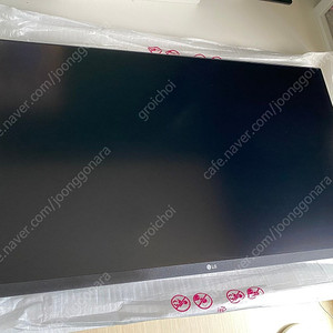 LG 32 UN880 모니터 판매합니다.