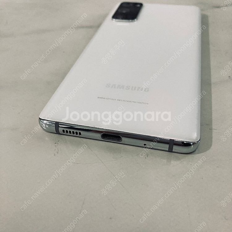 갤럭시 S20FE 화이트 128용량 매우깨끗한기기 9만원 판매합니다!--2